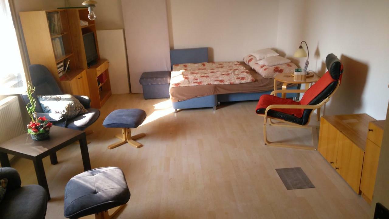 Maison d'hôtes U Babicky A Jeji Psi Smecky à Weselitschko Extérieur photo